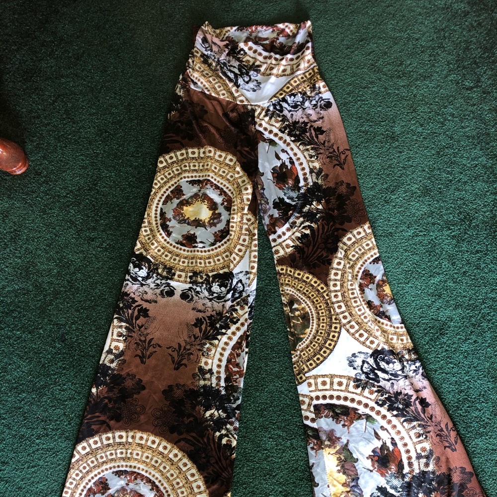 LONG LOUNGE PANTS.